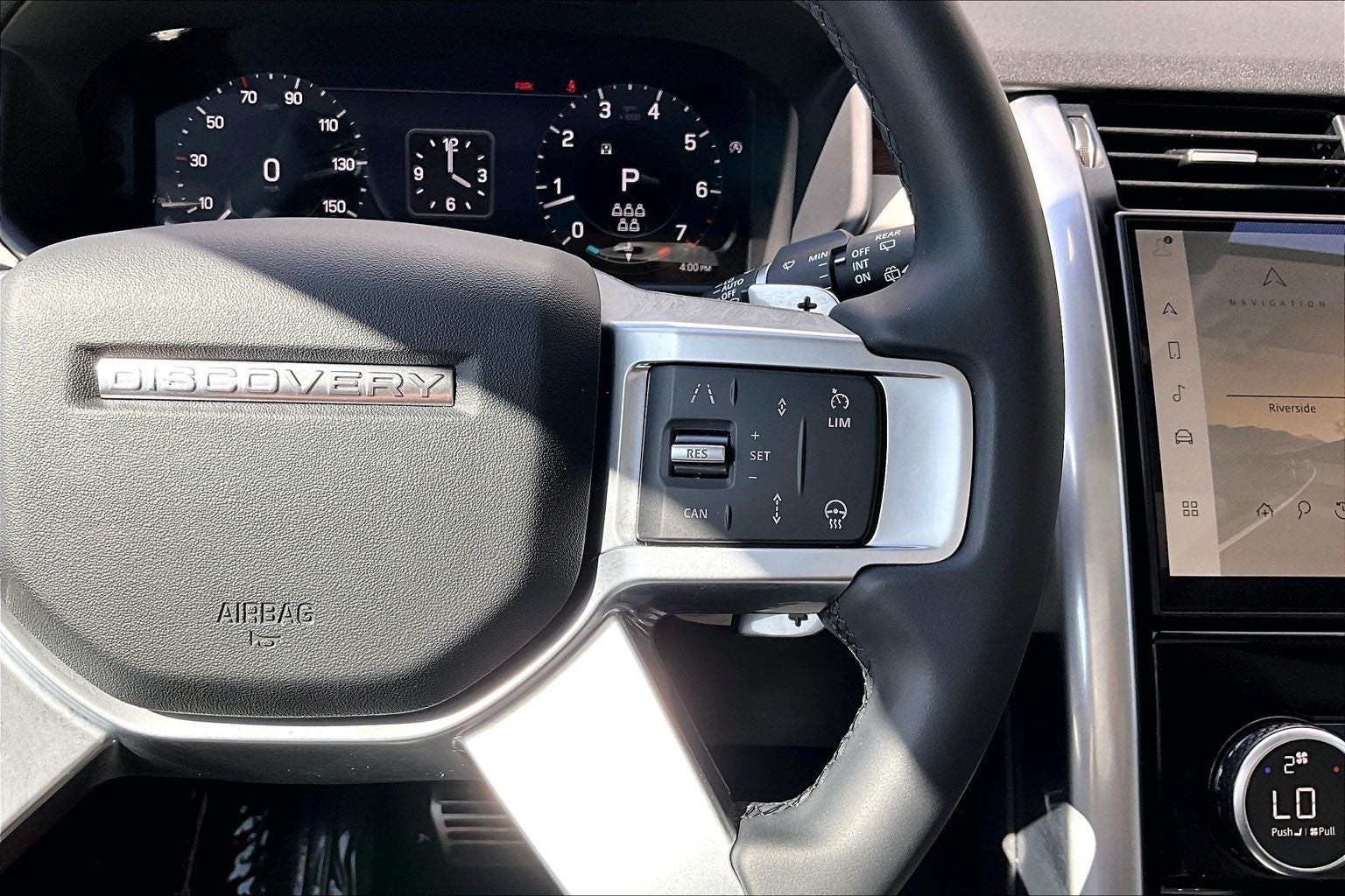 2025 Land Rover Discovery Dynamic SE