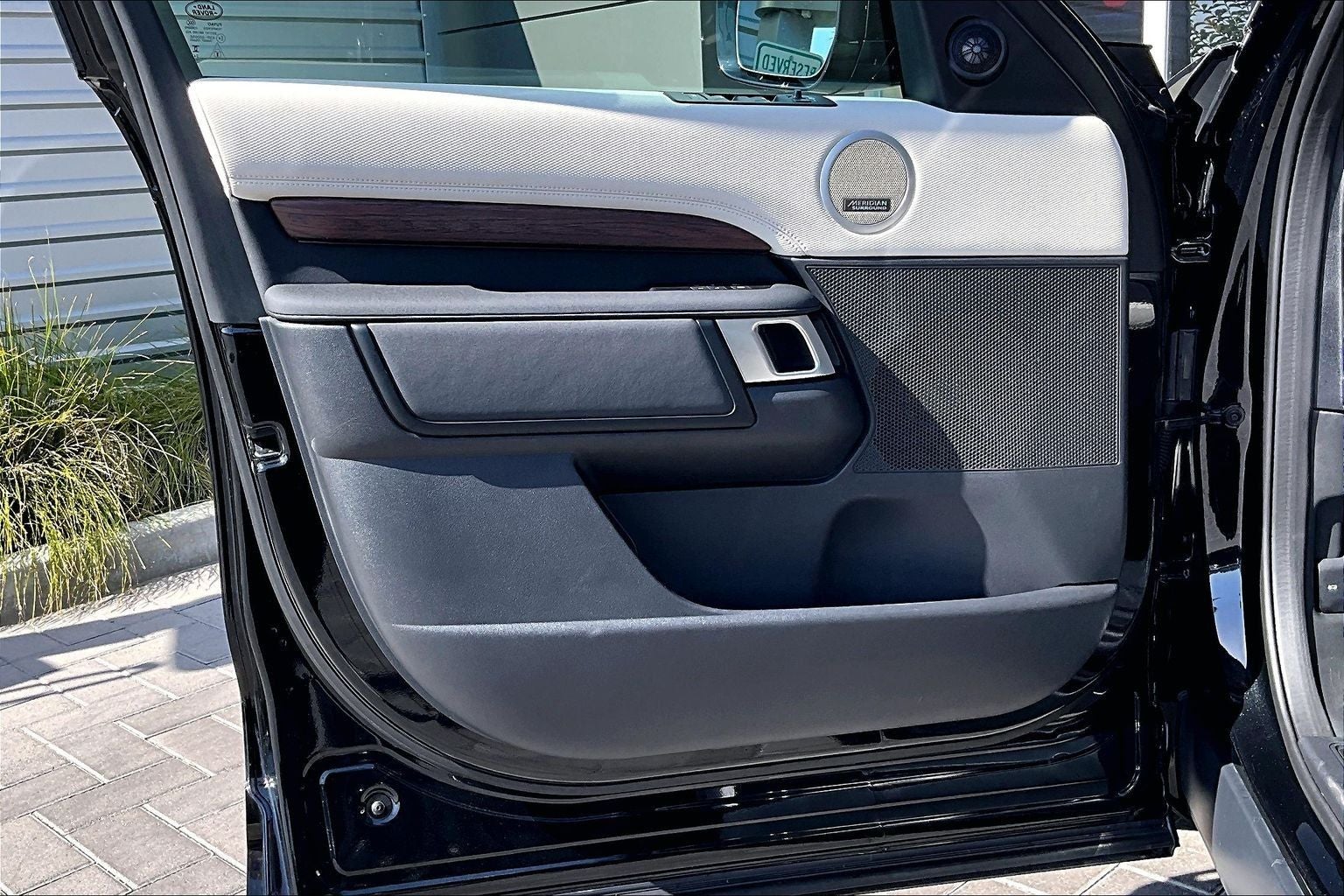 2025 Land Rover Discovery Dynamic SE