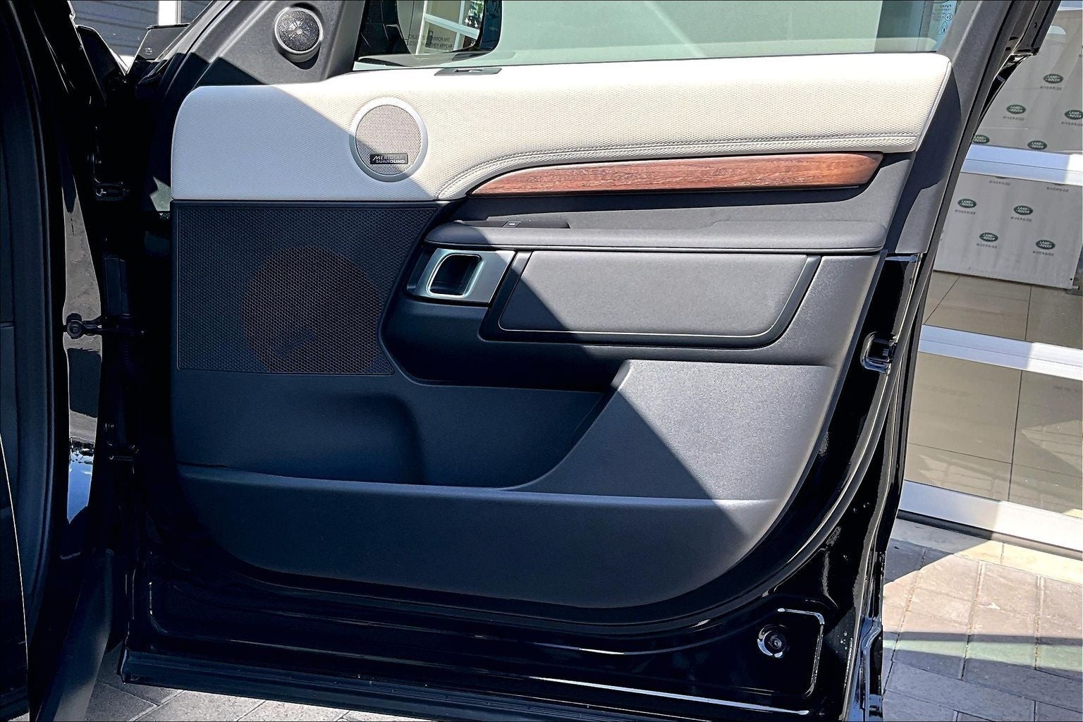 2025 Land Rover Discovery Dynamic SE