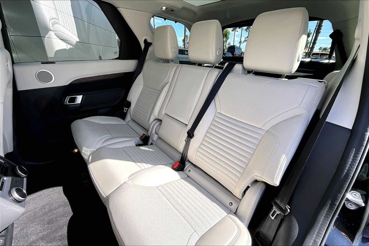 2025 Land Rover Discovery Dynamic SE