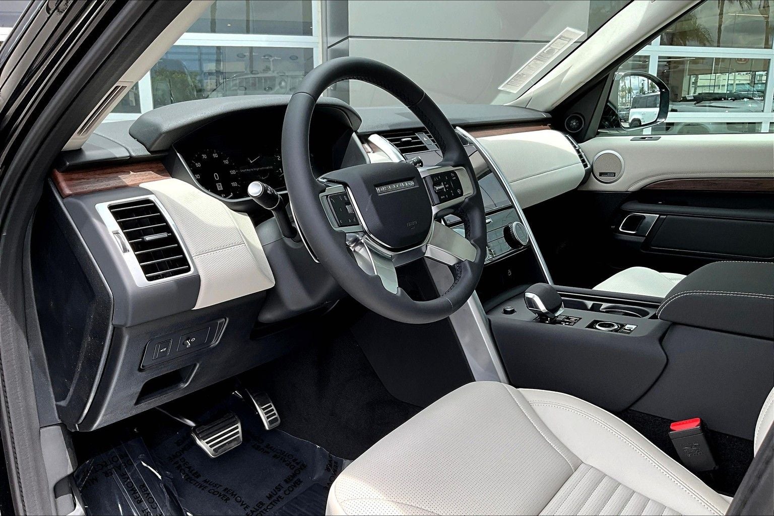 2025 Land Rover Discovery Dynamic SE