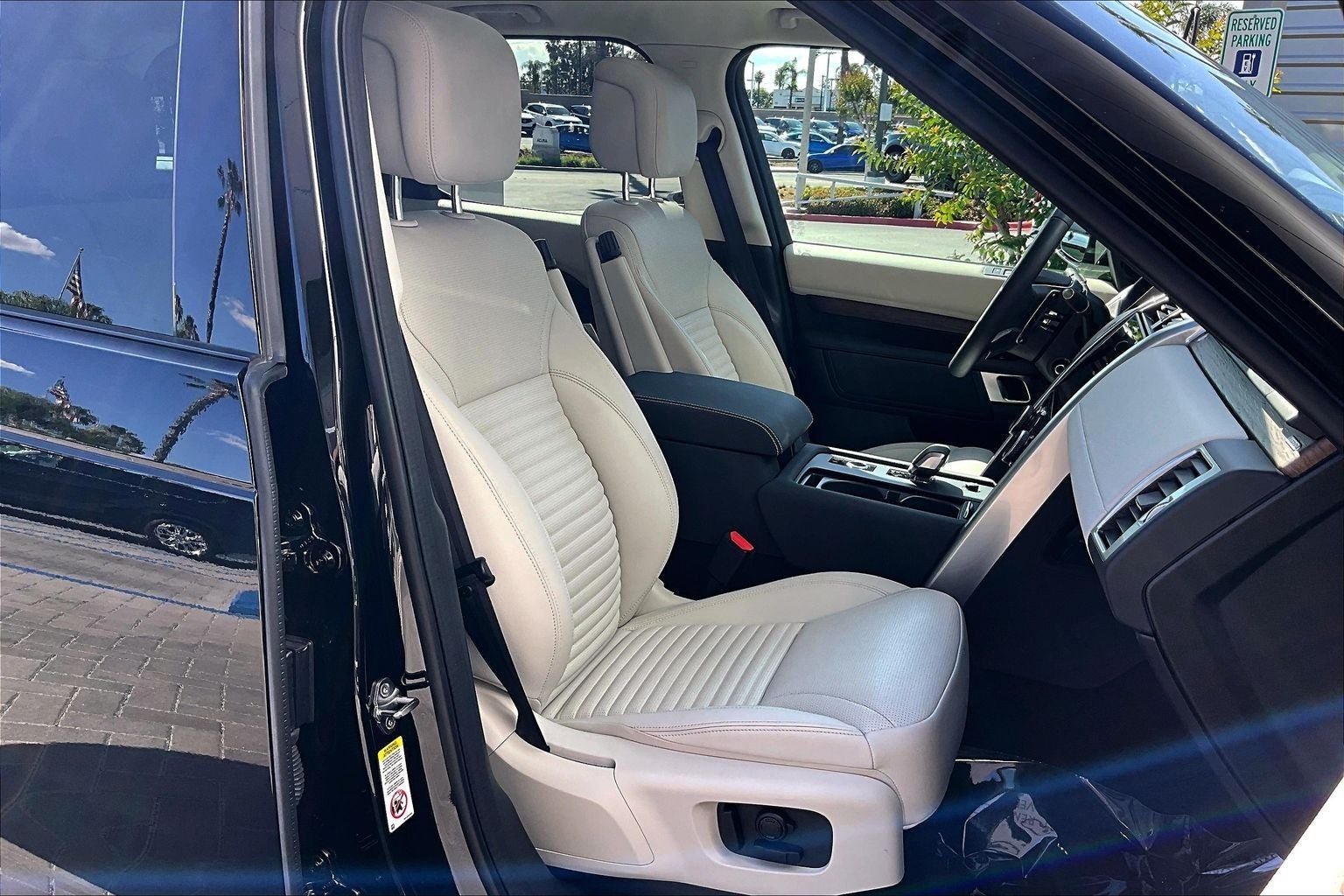 2025 Land Rover Discovery Dynamic SE