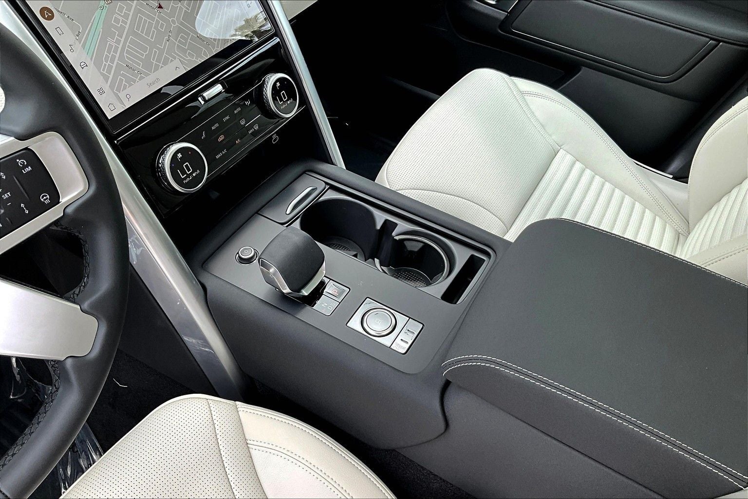 2025 Land Rover Discovery Dynamic SE