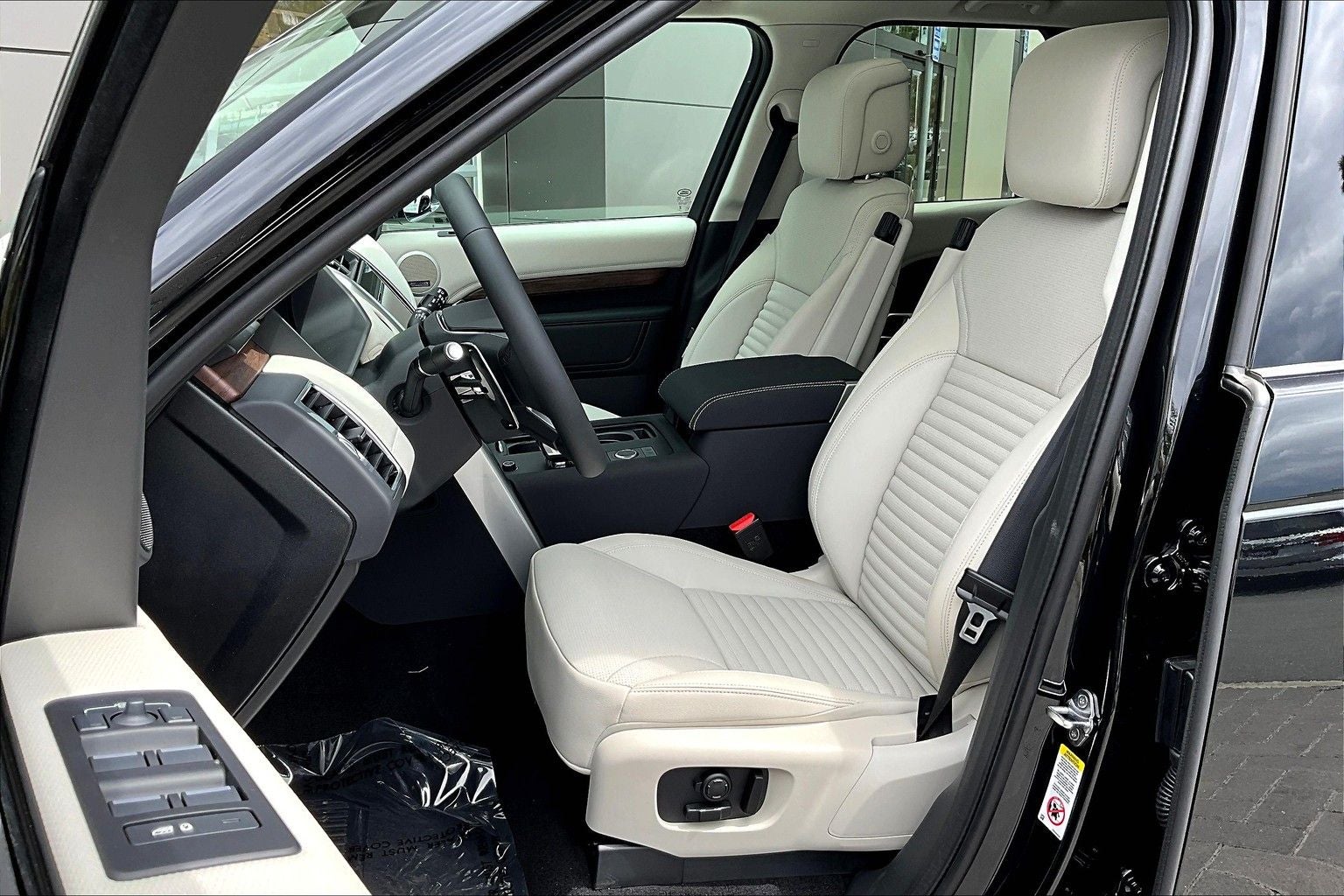 2025 Land Rover Discovery Dynamic SE