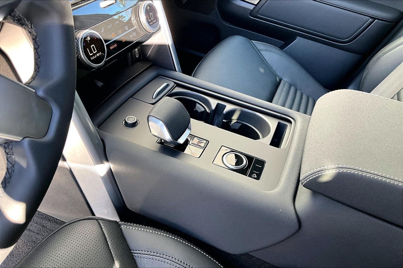 2026 Land Rover Discovery Dynamic SE