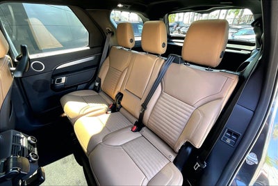 2026 Land Rover Discovery Dynamic SE