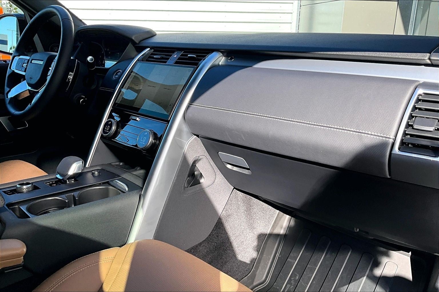 2025 Land Rover Discovery Dynamic SE