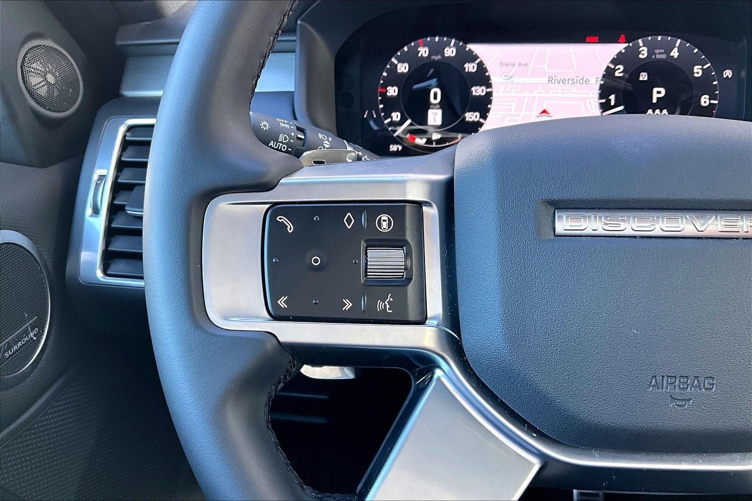 2025 Land Rover Discovery Dynamic SE