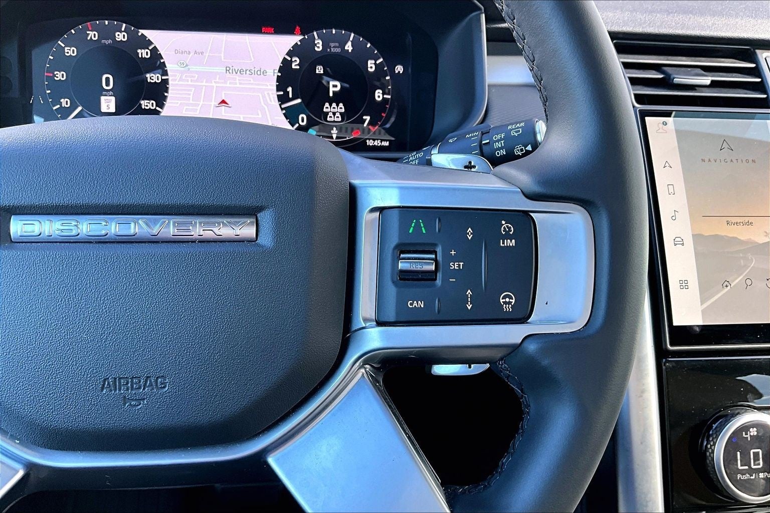 2025 Land Rover Discovery Dynamic SE