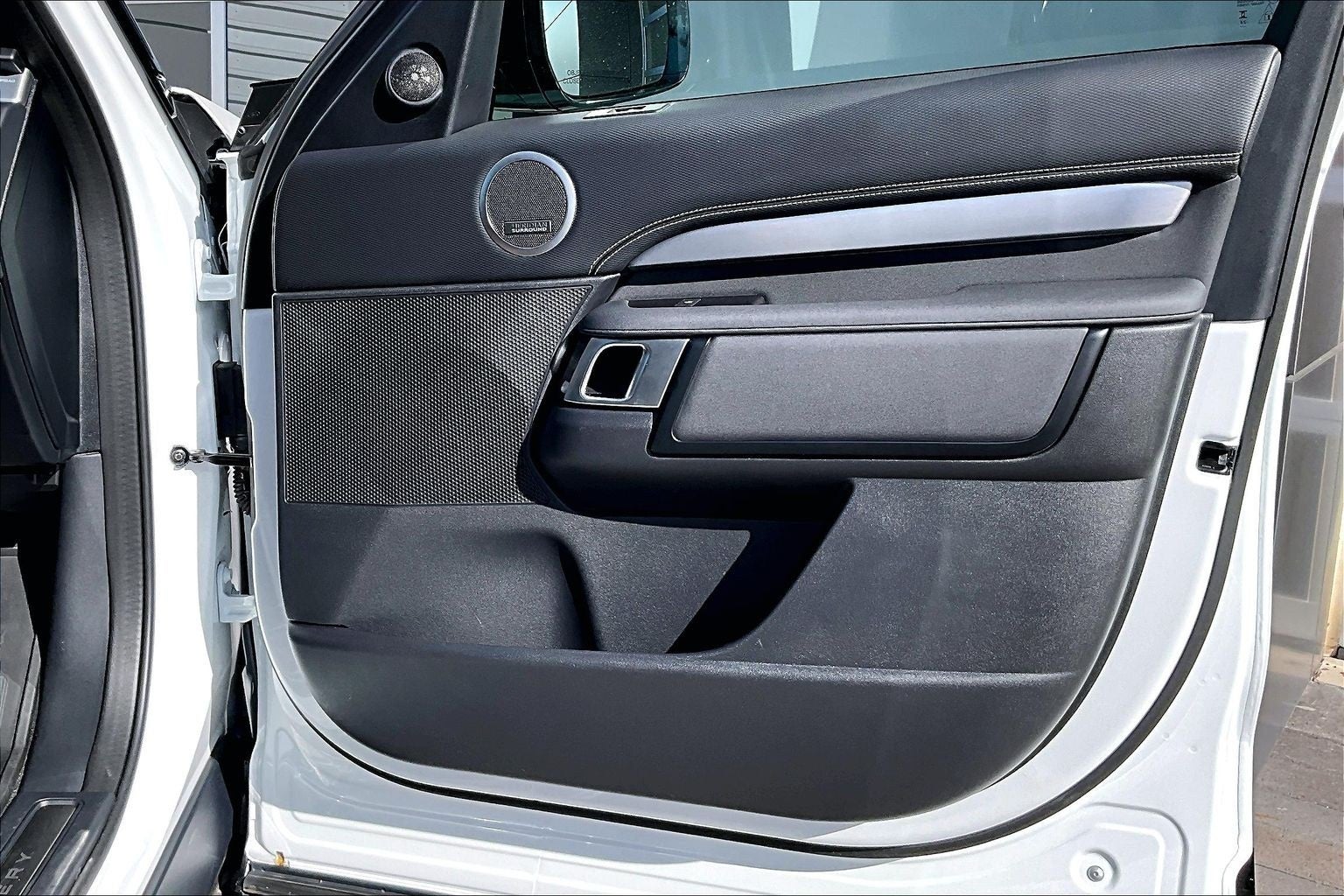 2025 Land Rover Discovery Dynamic SE