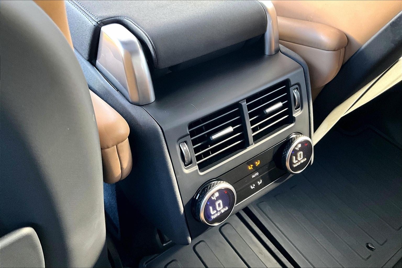 2025 Land Rover Discovery Dynamic SE