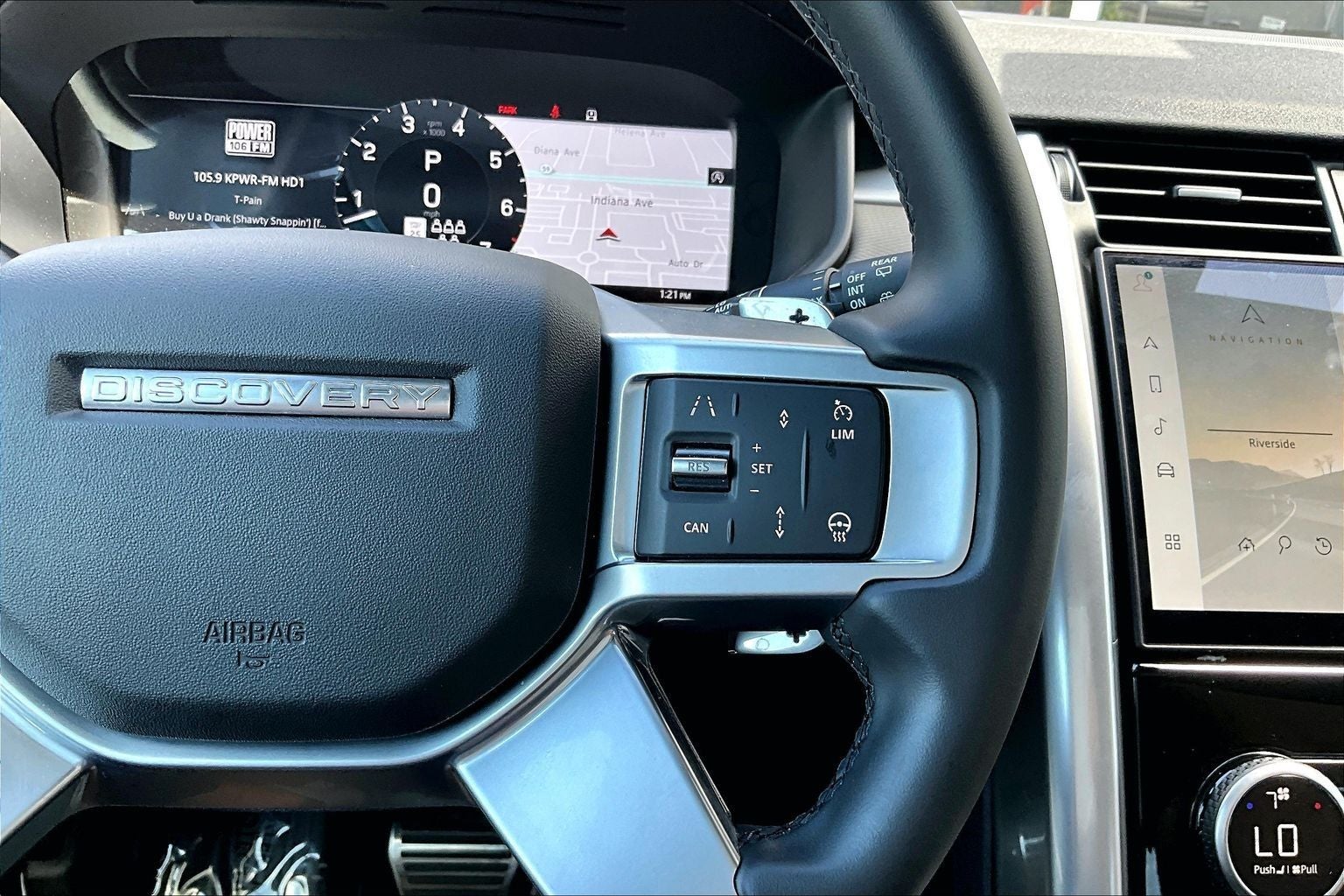 2025 Land Rover Discovery Dynamic SE