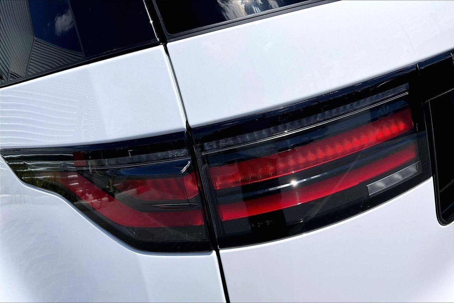 2025 Land Rover Discovery Dynamic SE