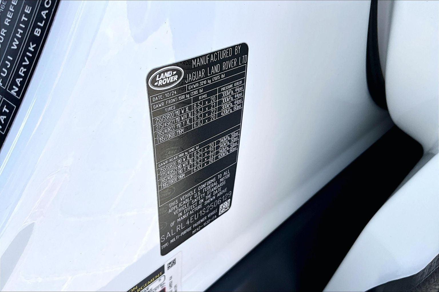 2025 Land Rover Discovery Dynamic SE