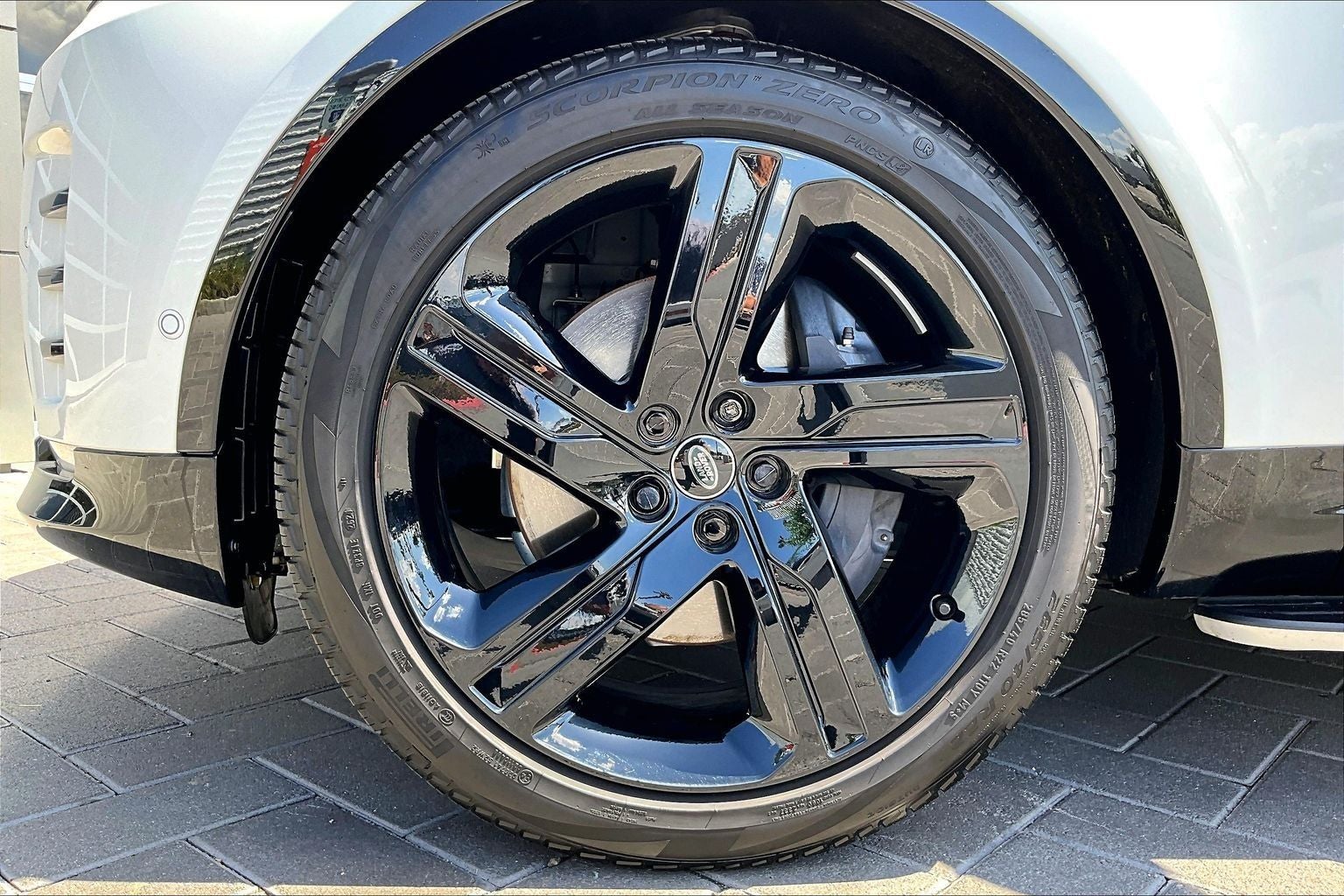 2025 Land Rover Discovery Dynamic SE