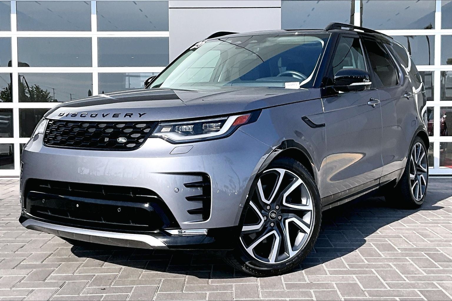 2025 Land Rover Discovery Dynamic SE