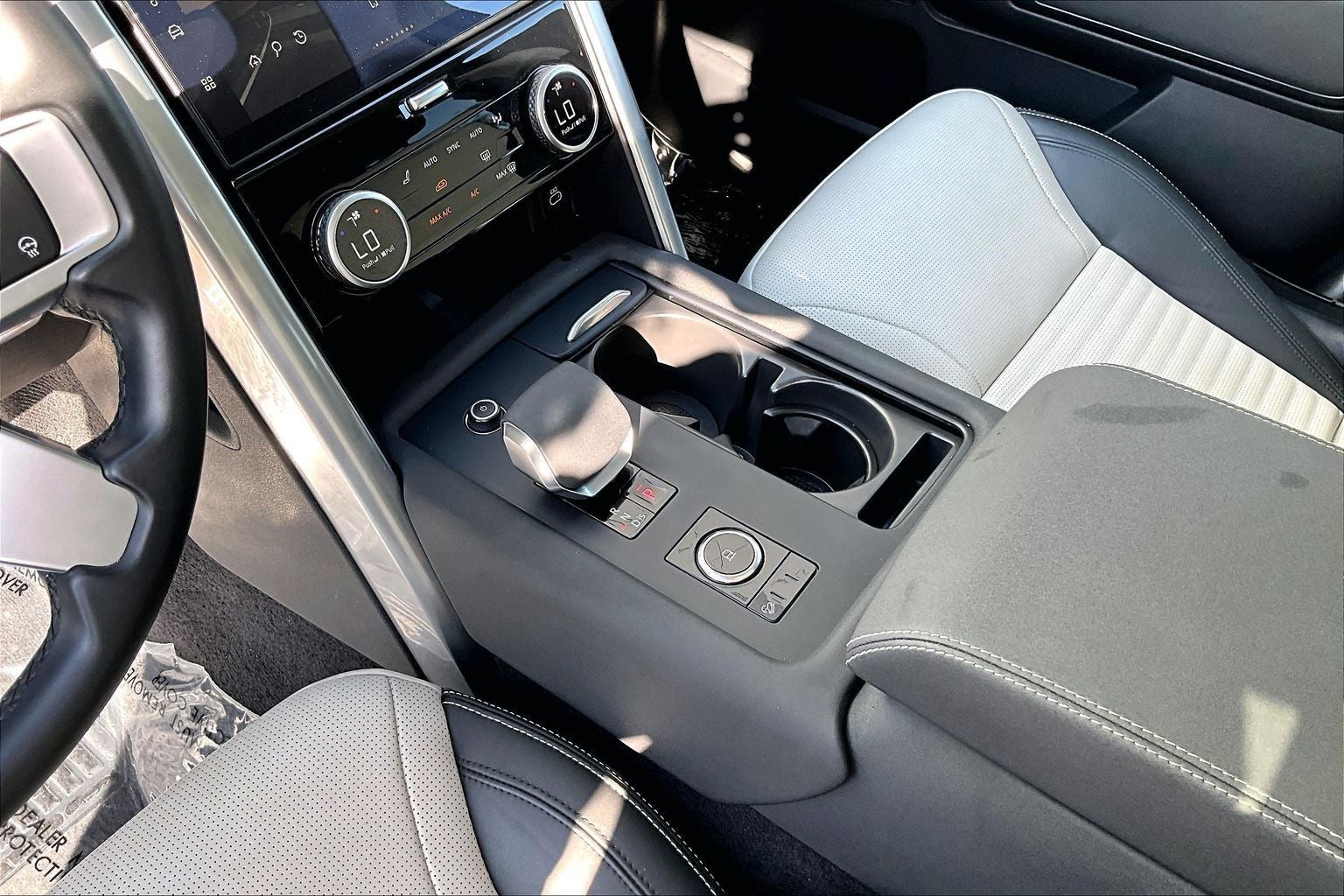 2025 Land Rover Discovery Dynamic SE