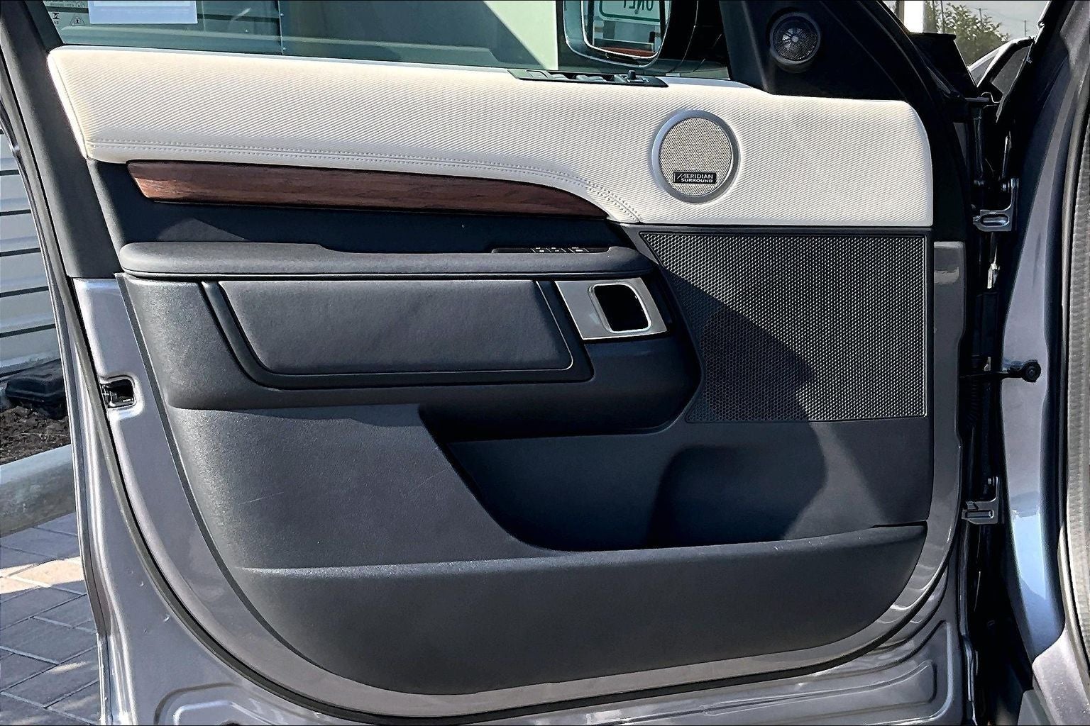 2025 Land Rover Discovery Dynamic SE