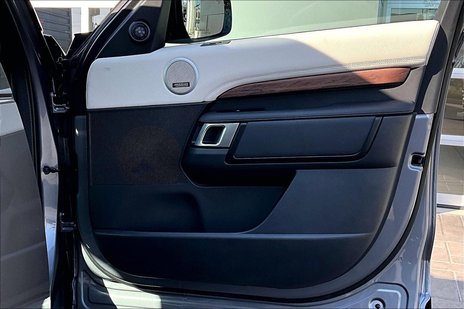 2025 Land Rover Discovery Dynamic SE