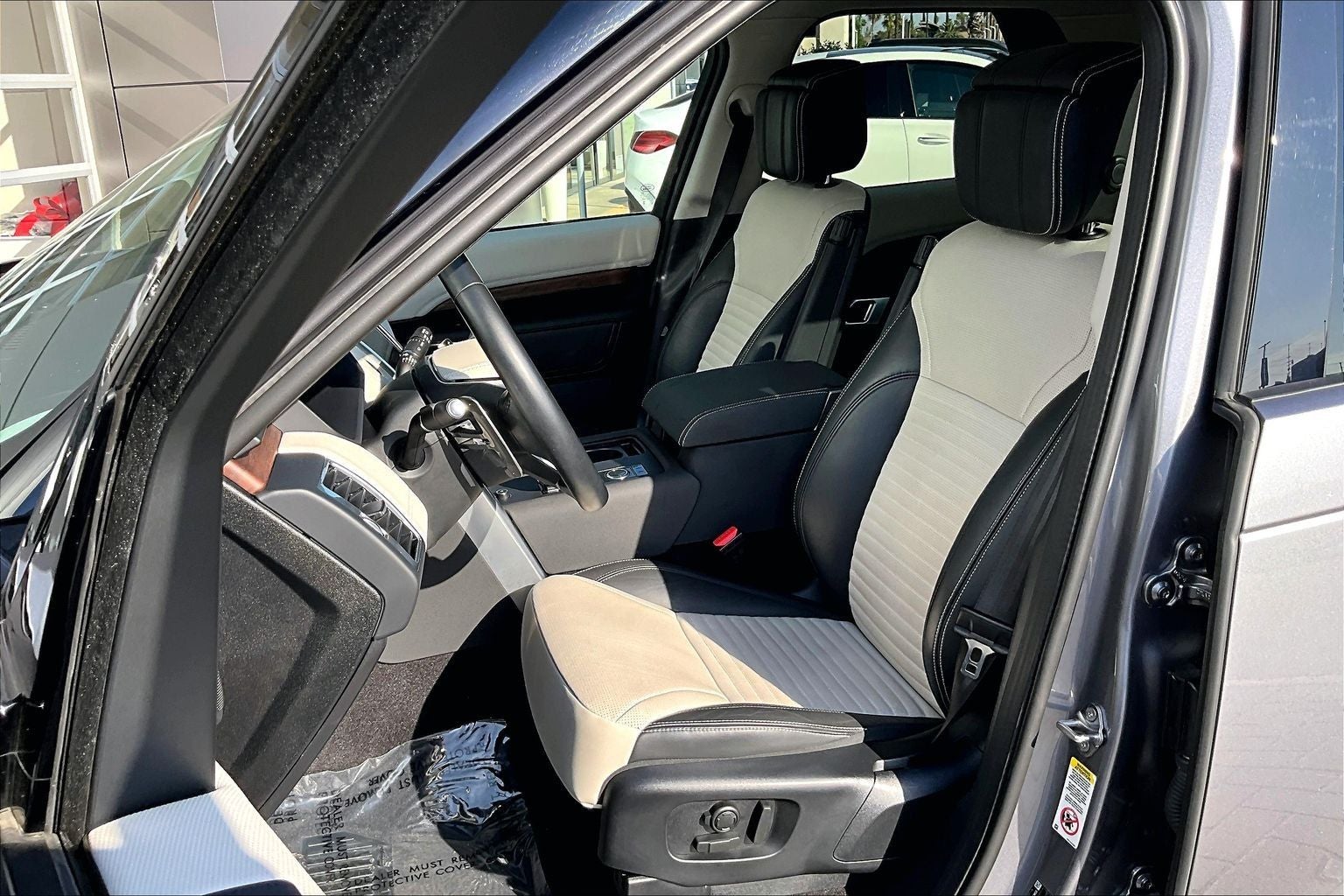 2025 Land Rover Discovery Dynamic SE