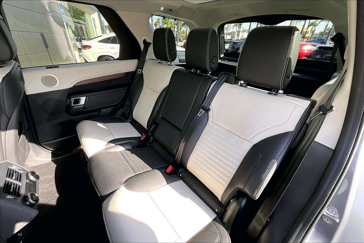 2025 Land Rover Discovery Dynamic SE