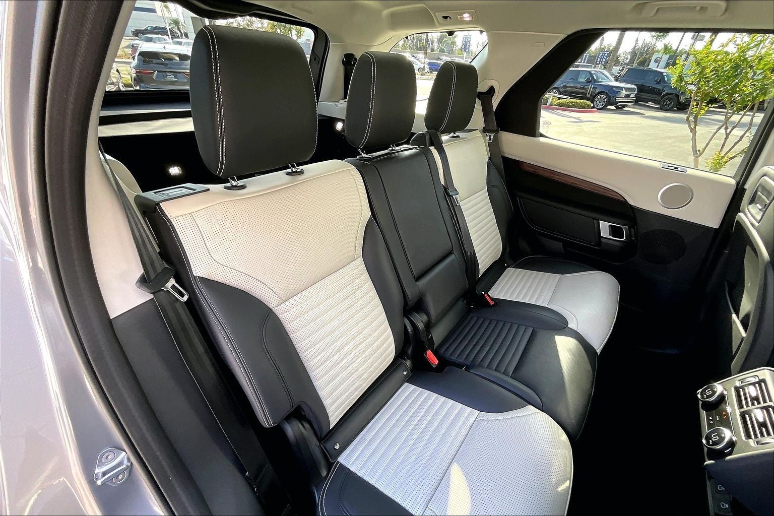 2025 Land Rover Discovery Dynamic SE