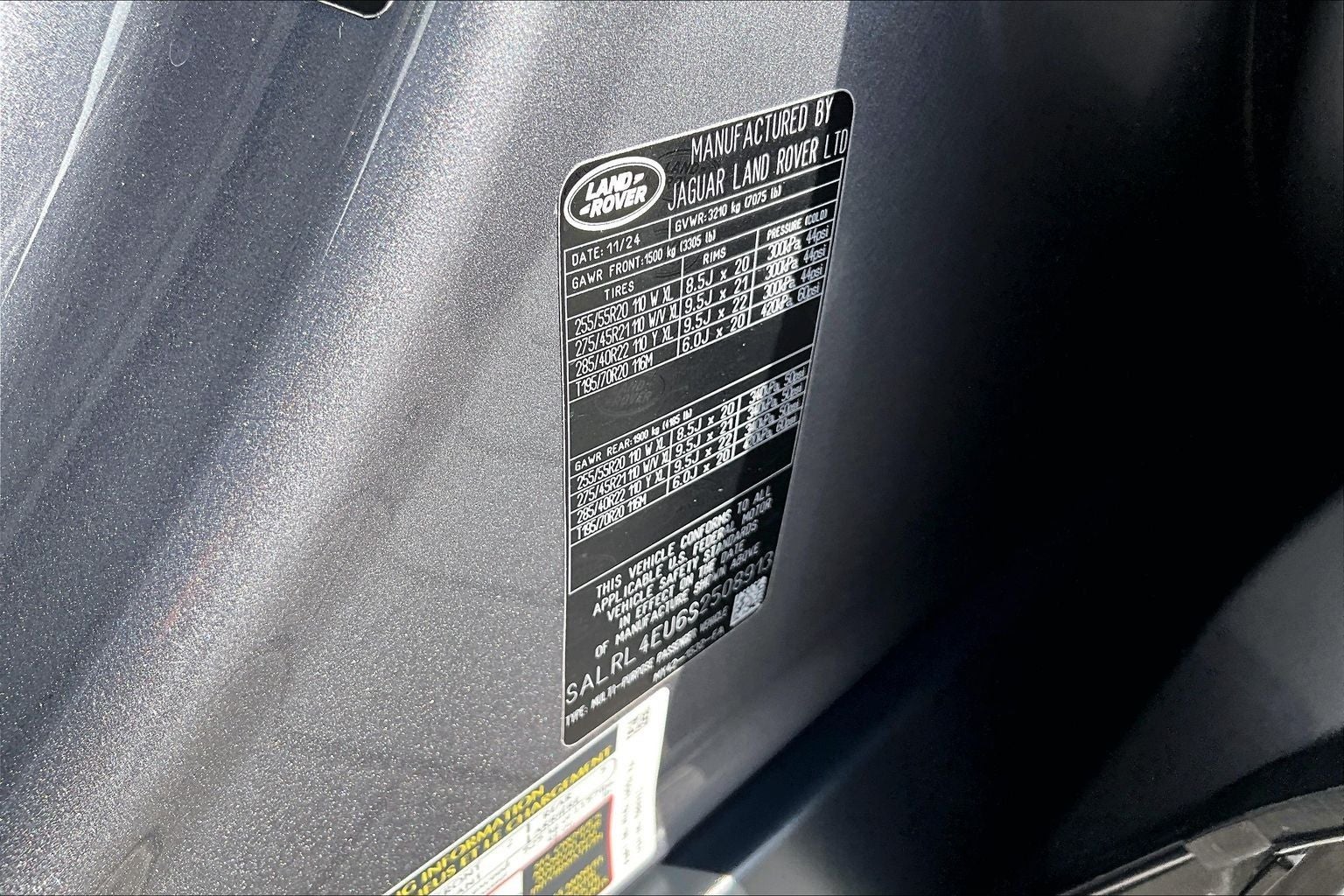2025 Land Rover Discovery Dynamic SE