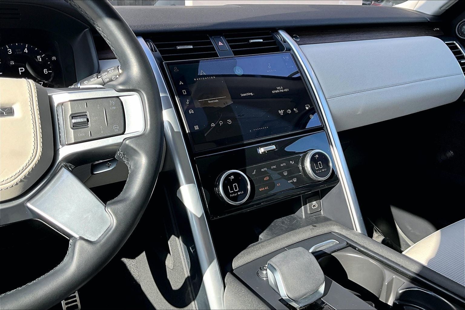 2025 Land Rover Discovery Dynamic SE