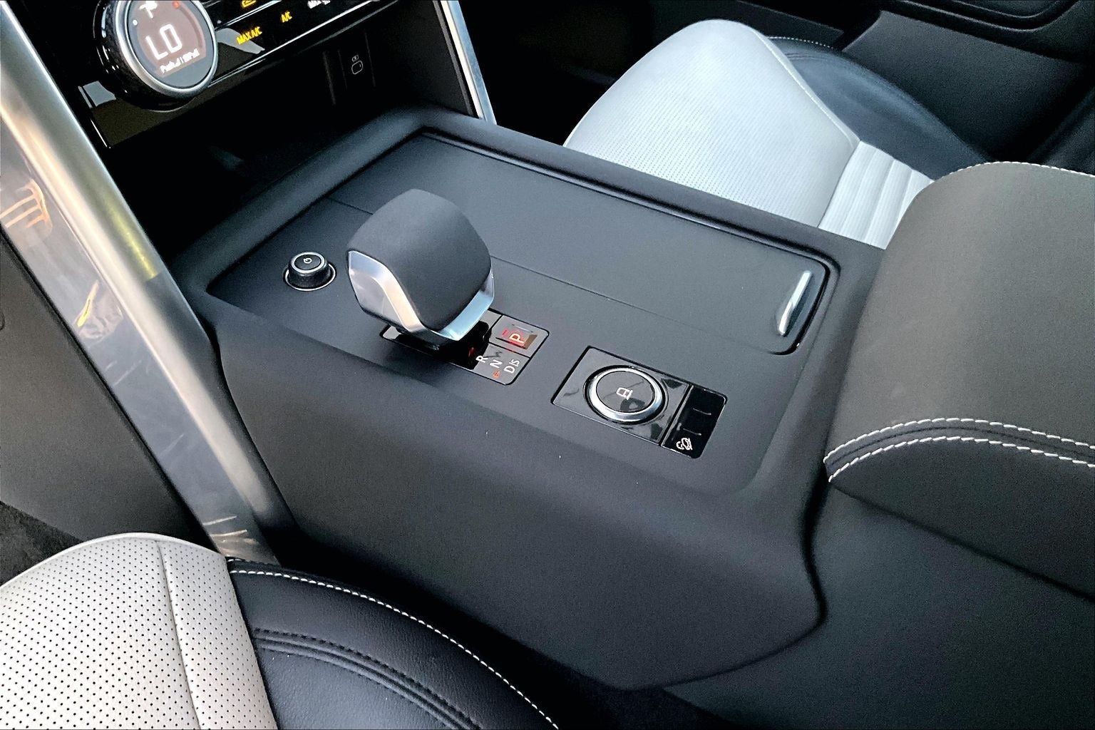 2023 Land Rover Discovery S R-Dynamic