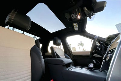 2023 Land Rover Discovery S R-Dynamic