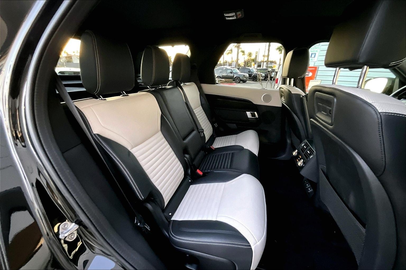 2023 Land Rover Discovery S R-Dynamic