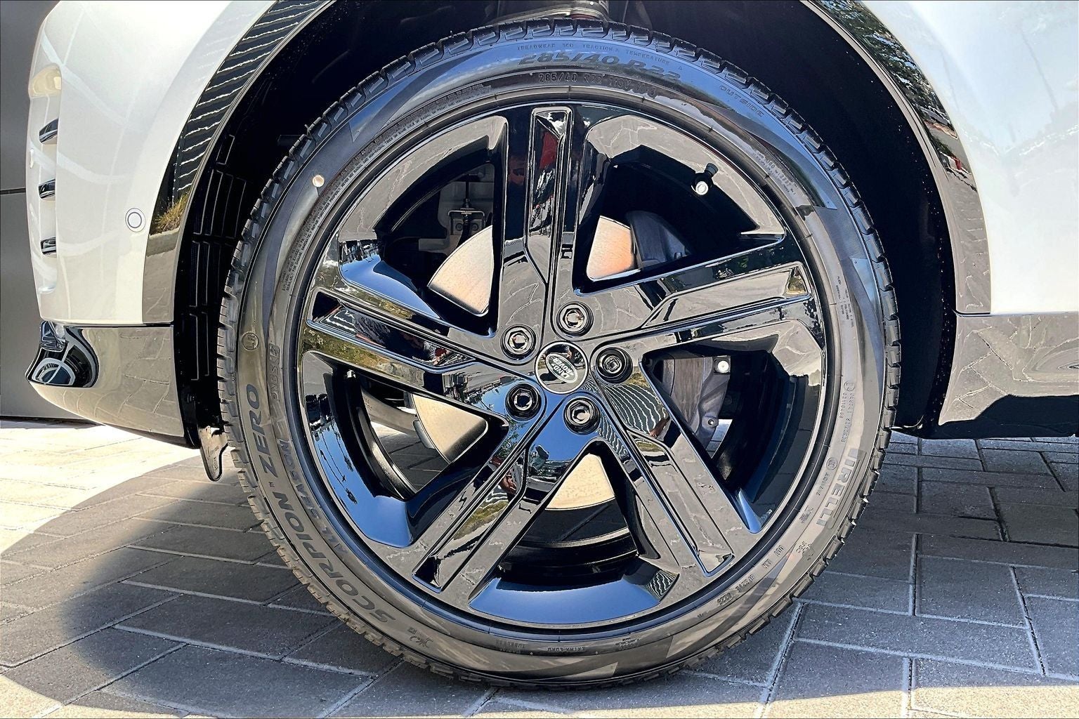 2026 Land Rover Discovery Gemini Edition