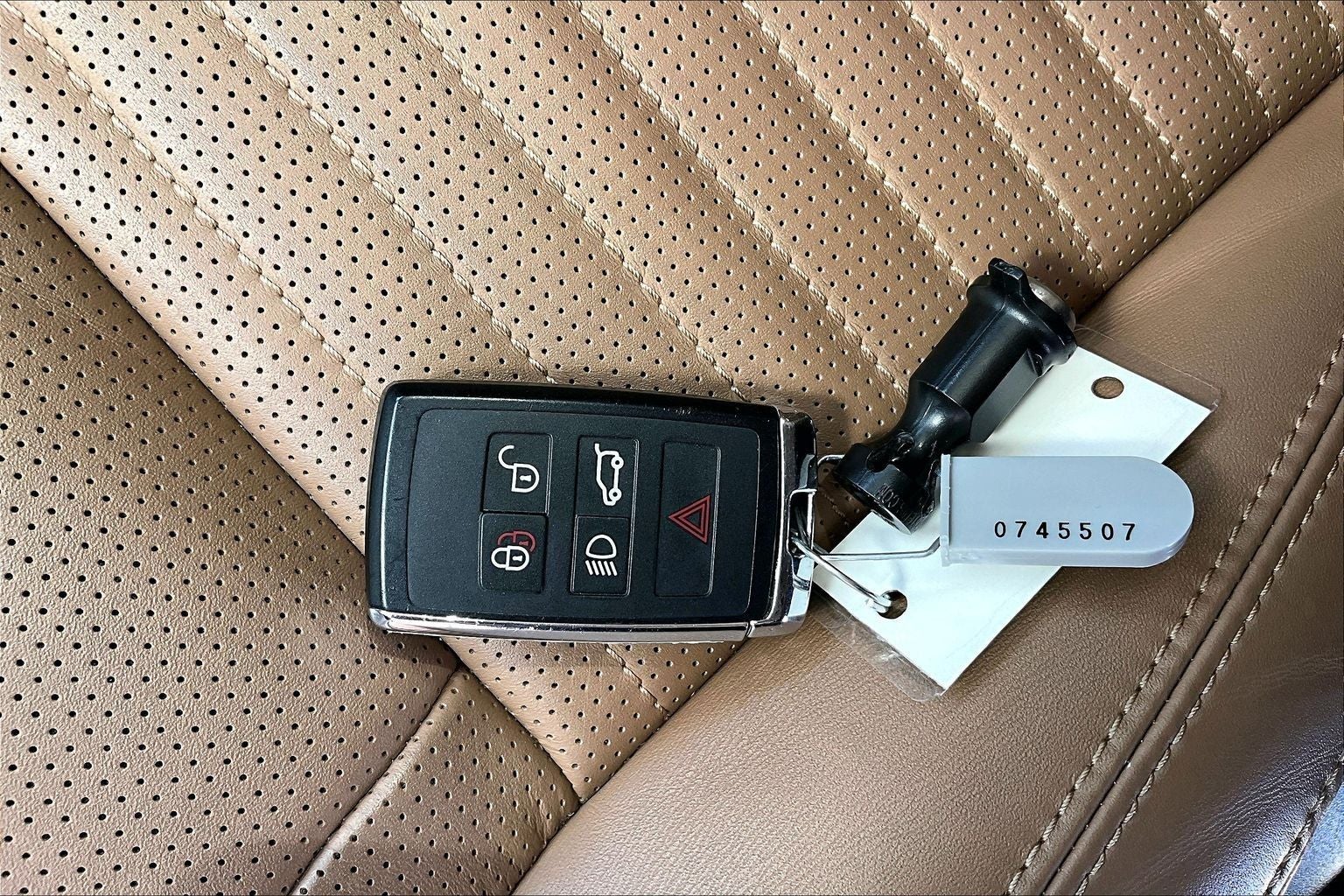 2025 Land Rover Discovery Metropolitan Edition