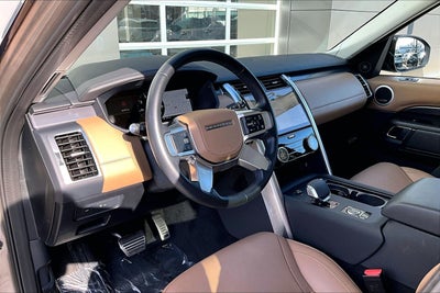 2025 Land Rover Discovery Metropolitan Edition