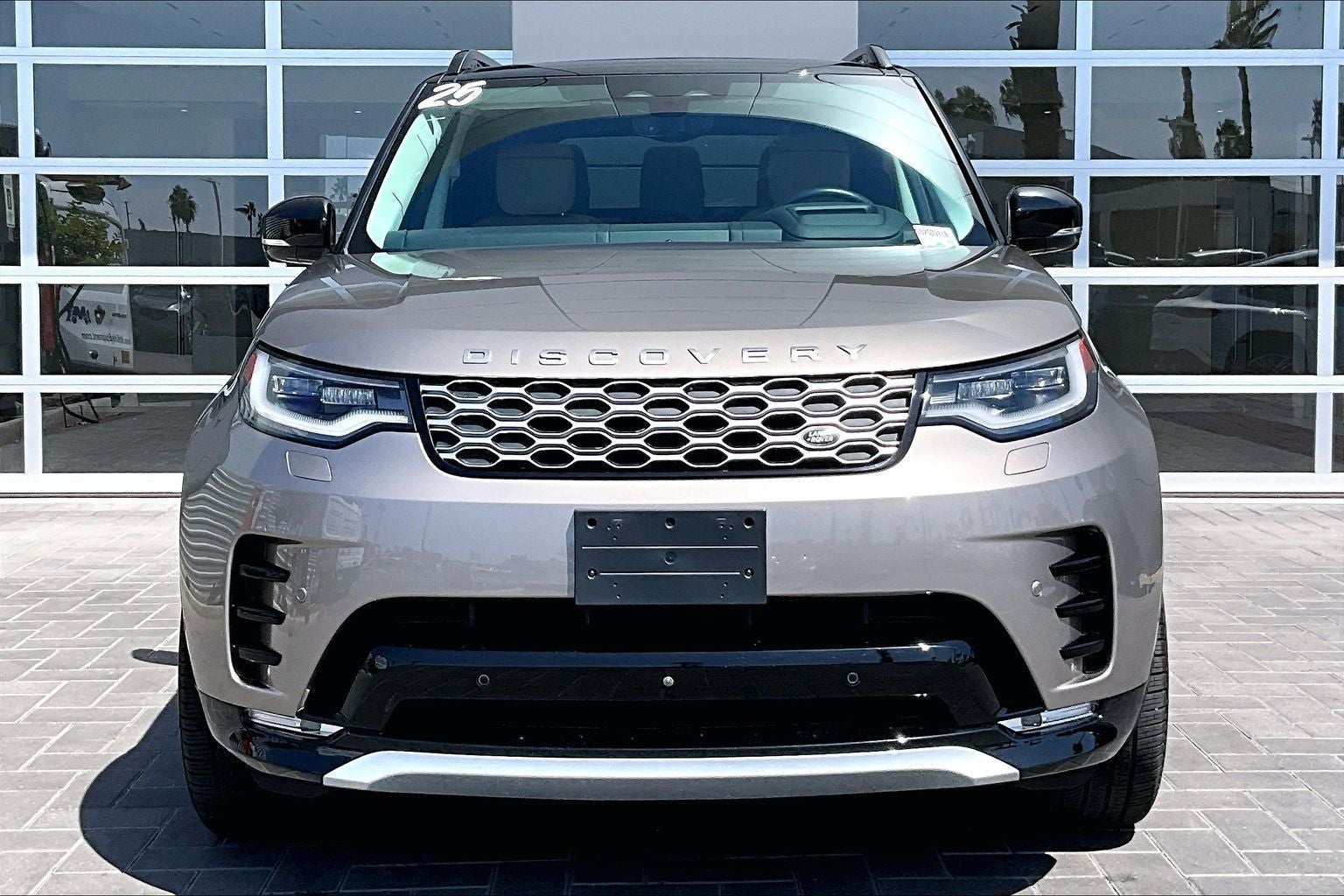 2025 Land Rover Discovery Metropolitan Edition