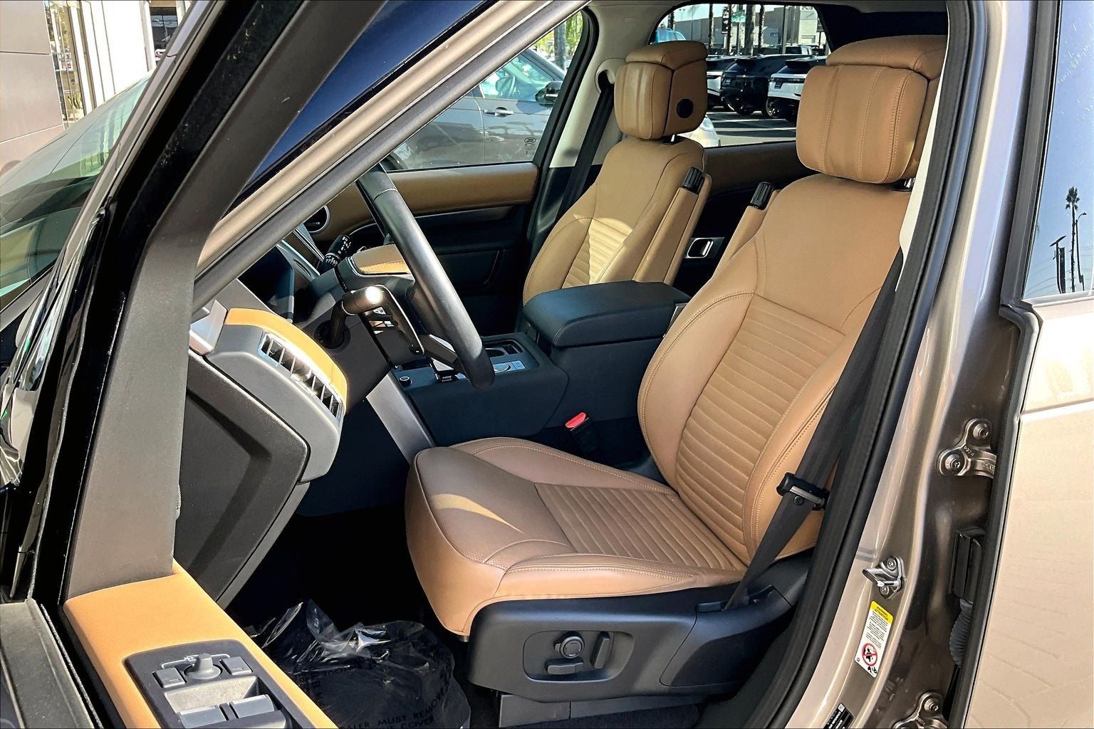 2025 Land Rover Discovery Metropolitan Edition