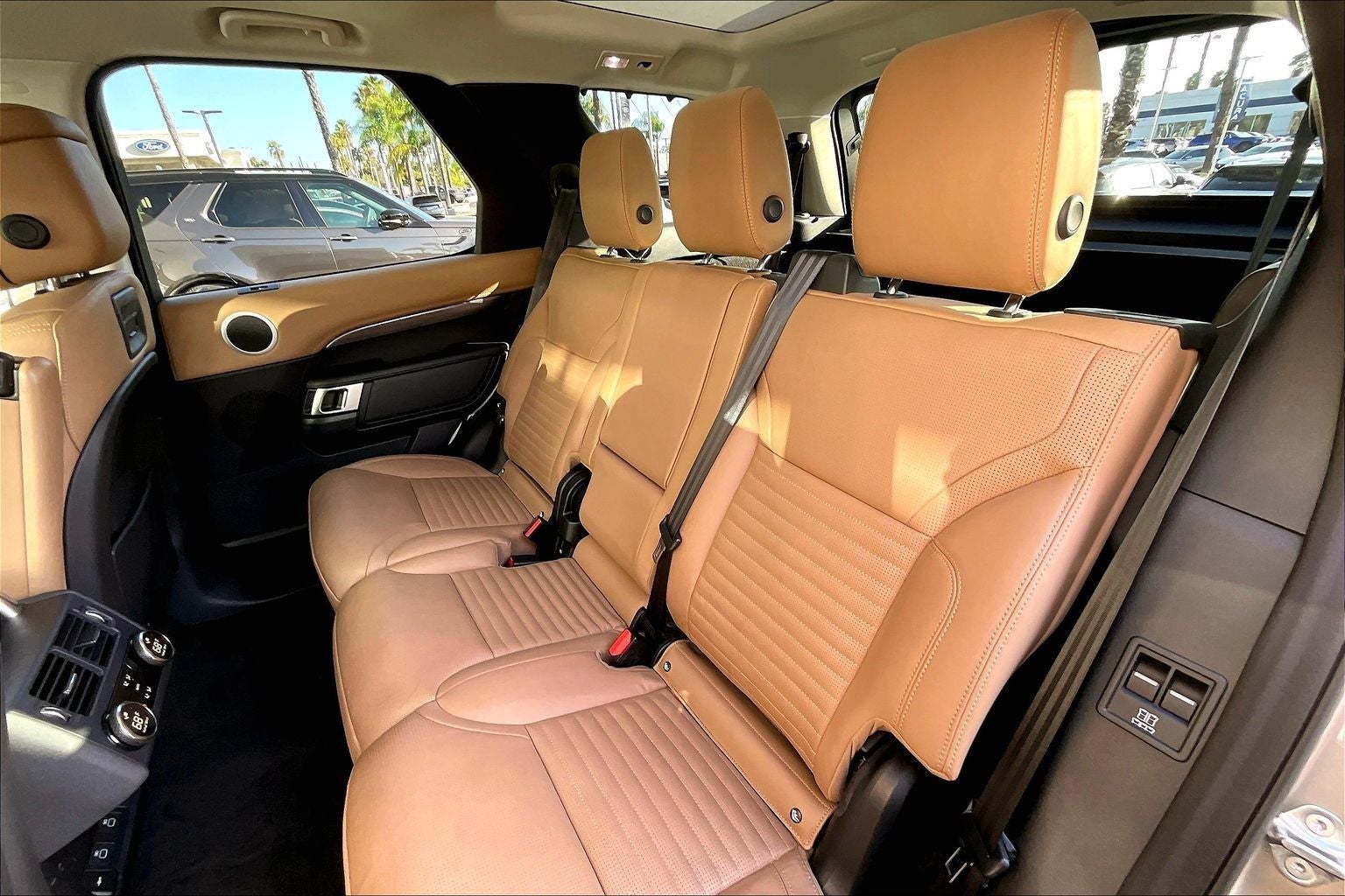 2025 Land Rover Discovery Metropolitan Edition