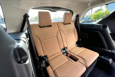 2025 Land Rover Discovery Metropolitan Edition
