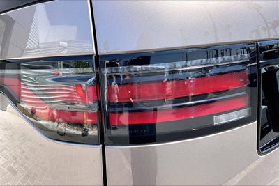 2025 Land Rover Discovery Metropolitan Edition