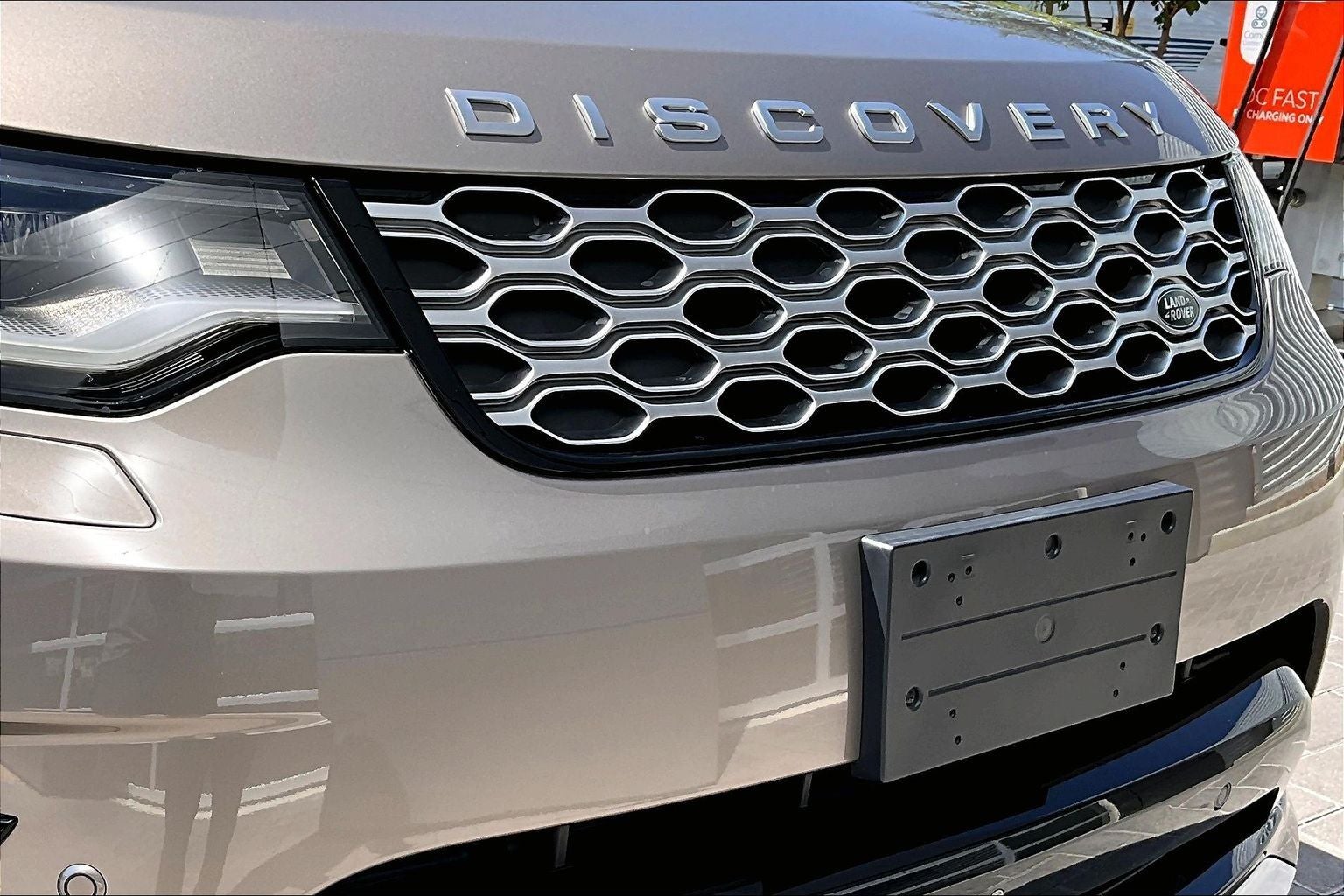2025 Land Rover Discovery Metropolitan Edition