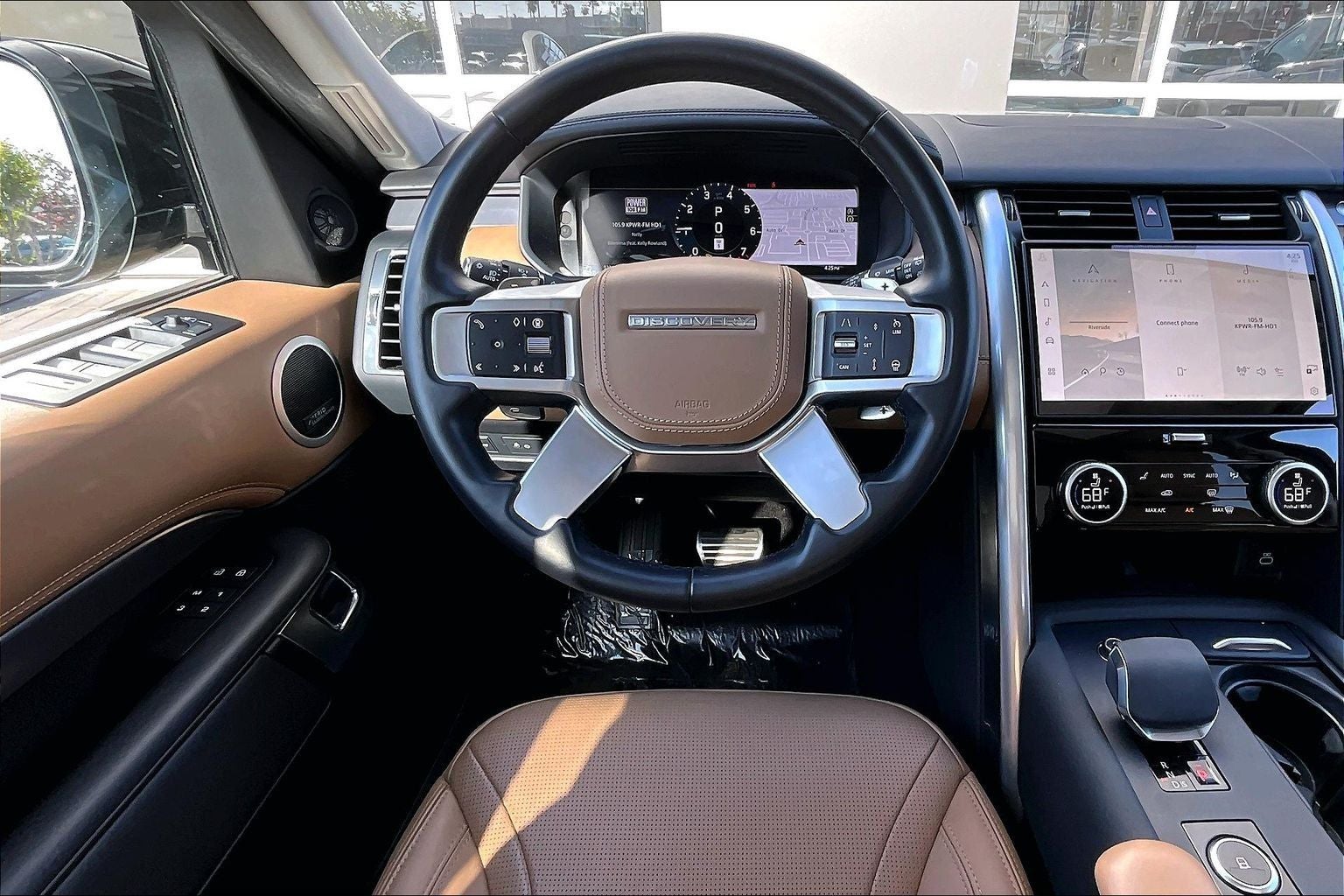 2025 Land Rover Discovery Metropolitan Edition