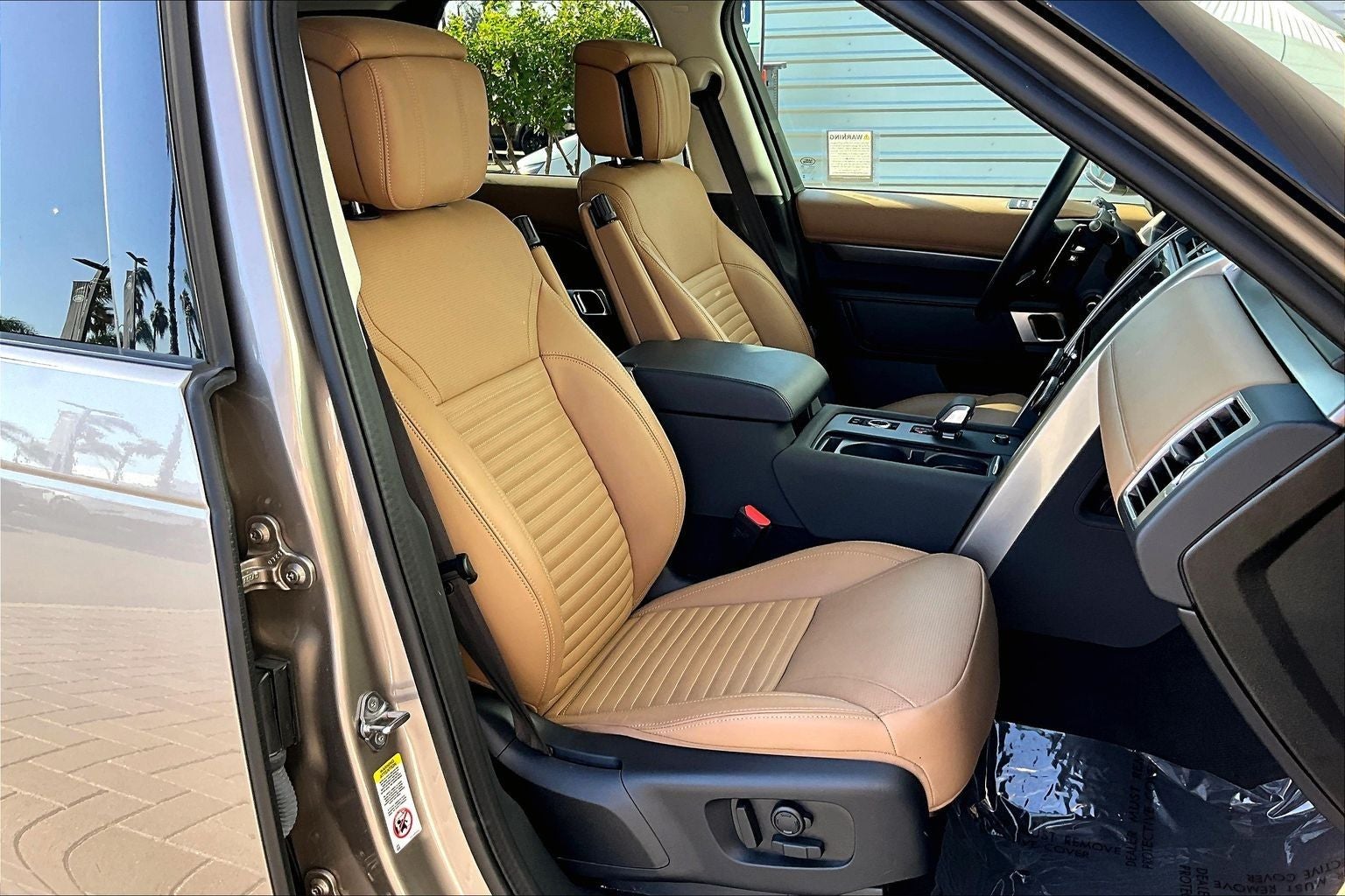 2025 Land Rover Discovery Metropolitan Edition
