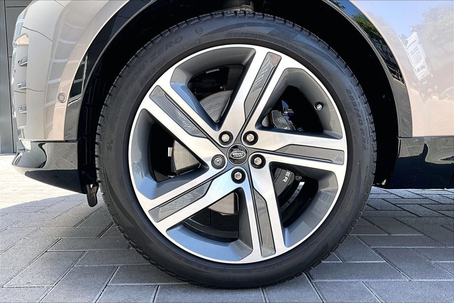 2025 Land Rover Discovery Metropolitan Edition
