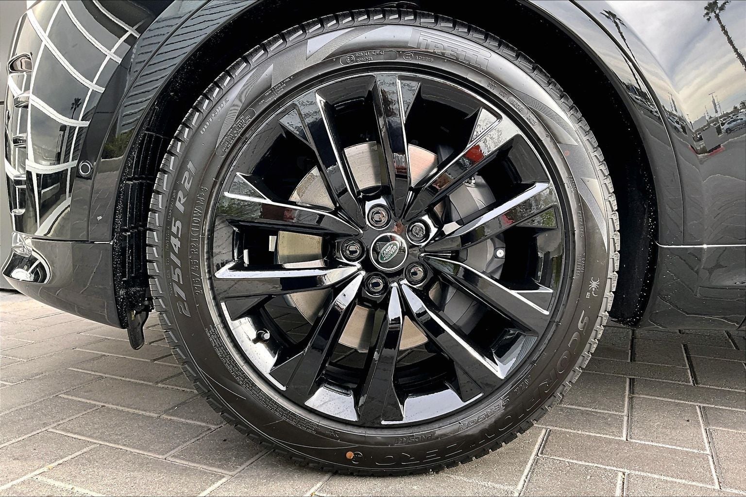 2026 Land Rover Discovery Gemini Edition