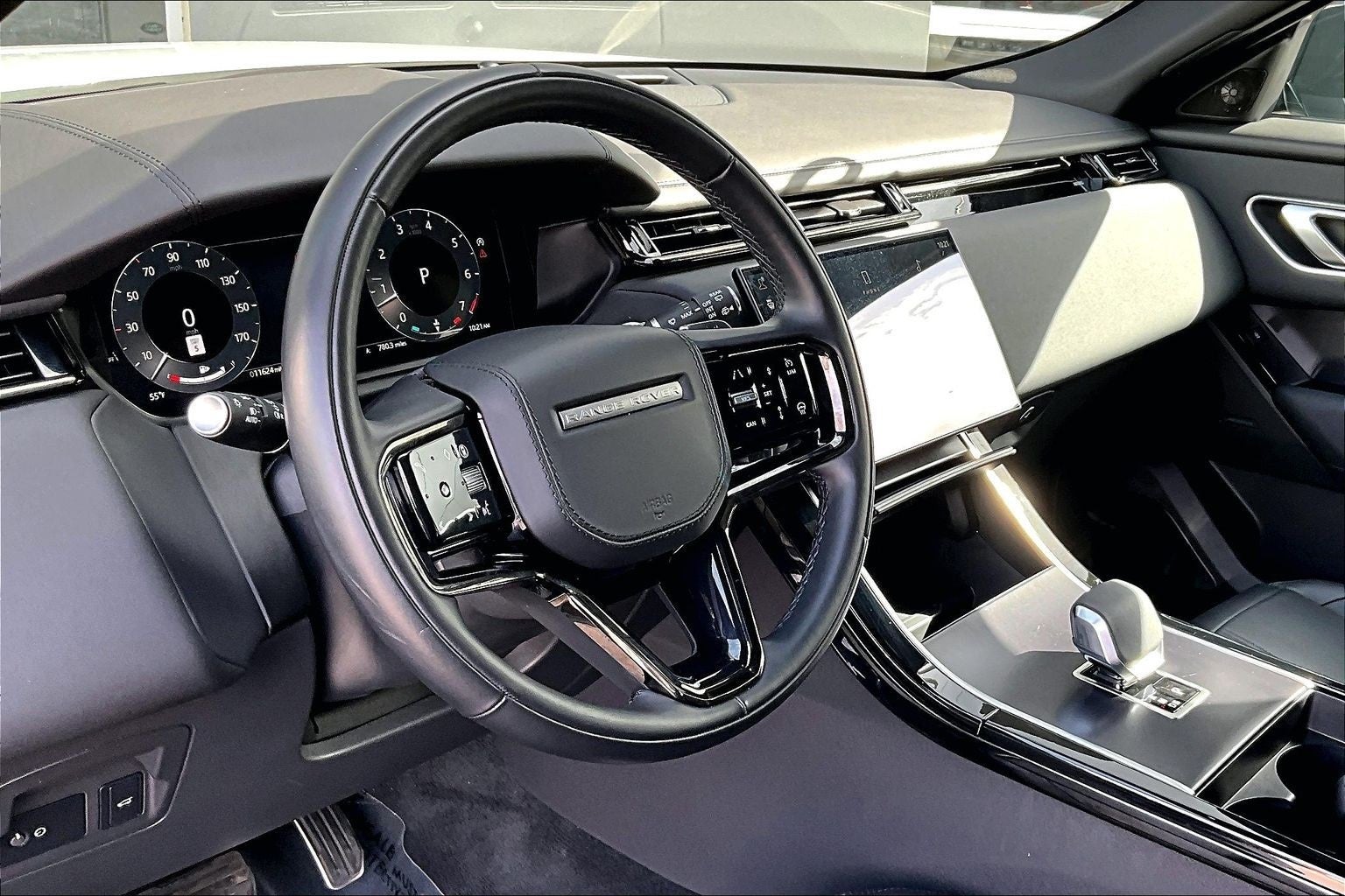 2026 Land Rover Range Rover Velar Dynamic SE