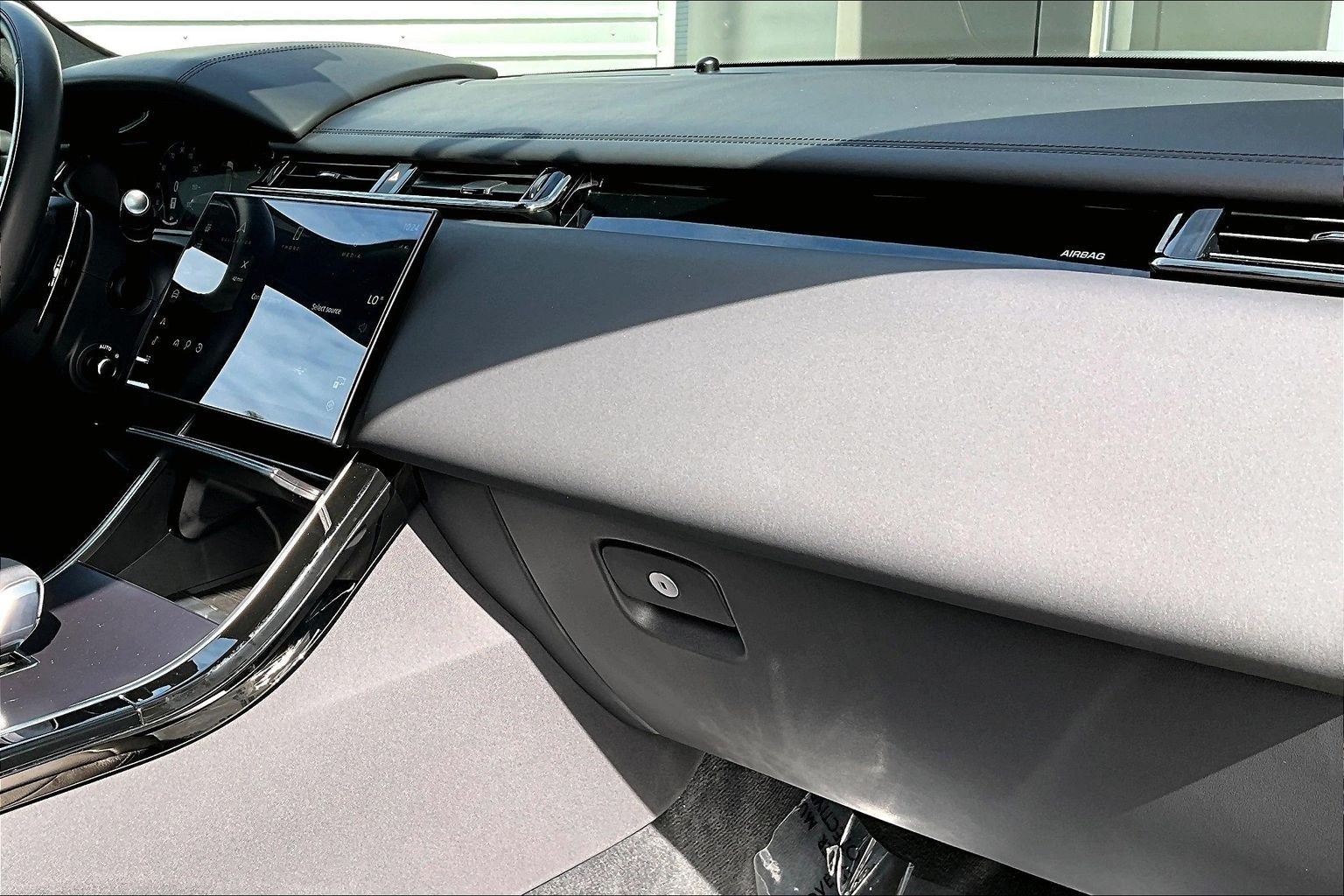 2026 Land Rover Range Rover Velar Dynamic SE