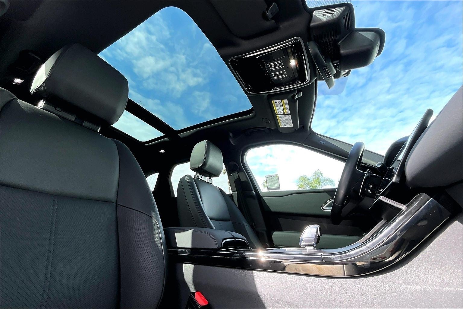 2026 Land Rover Range Rover Velar Dynamic SE