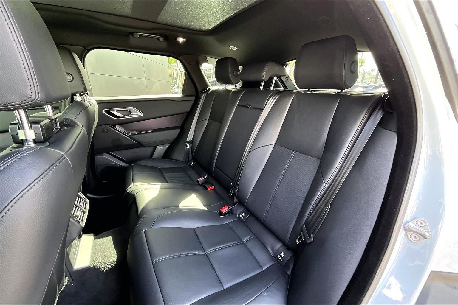 2026 Land Rover Range Rover Velar Dynamic SE