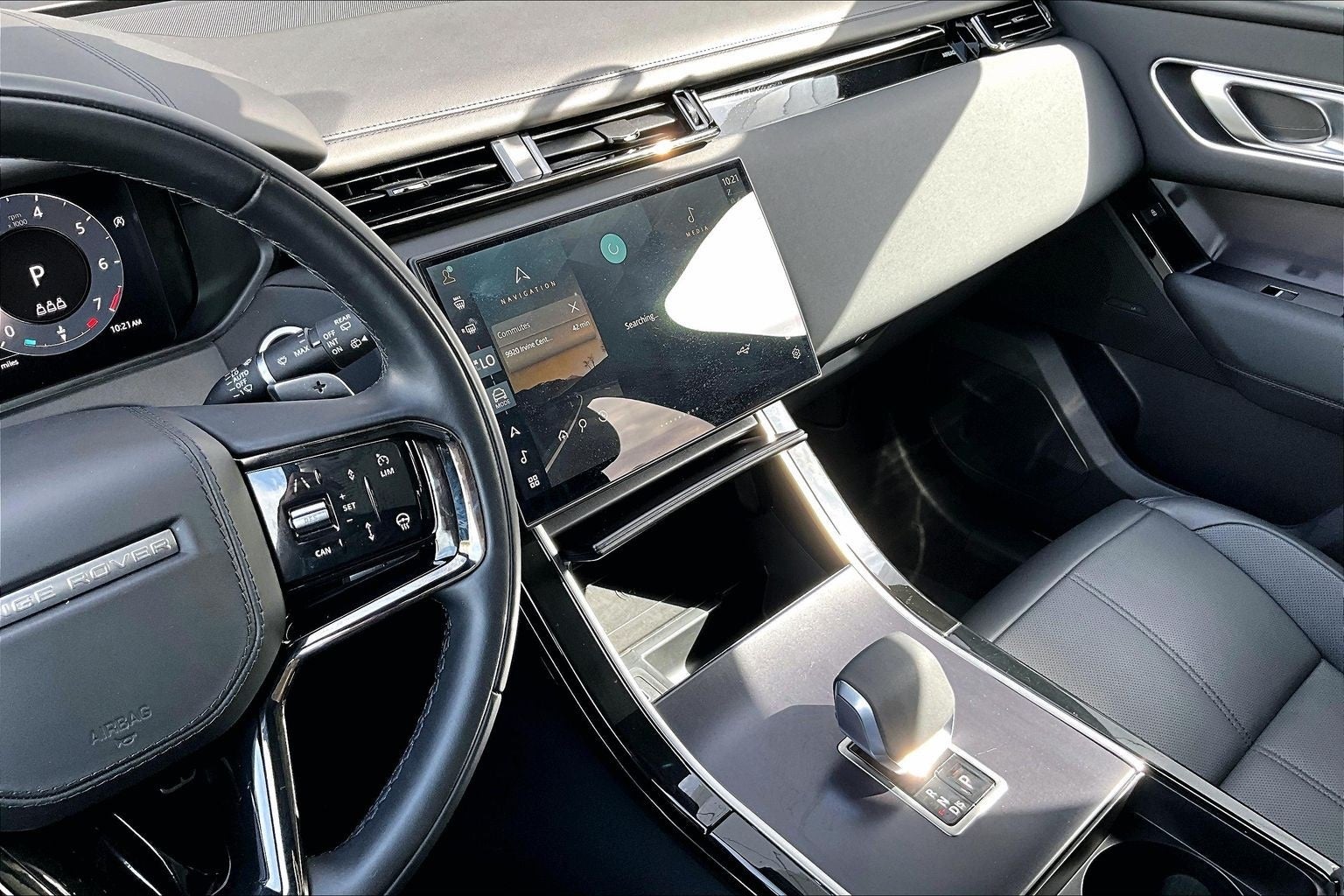 2026 Land Rover Range Rover Velar Dynamic SE