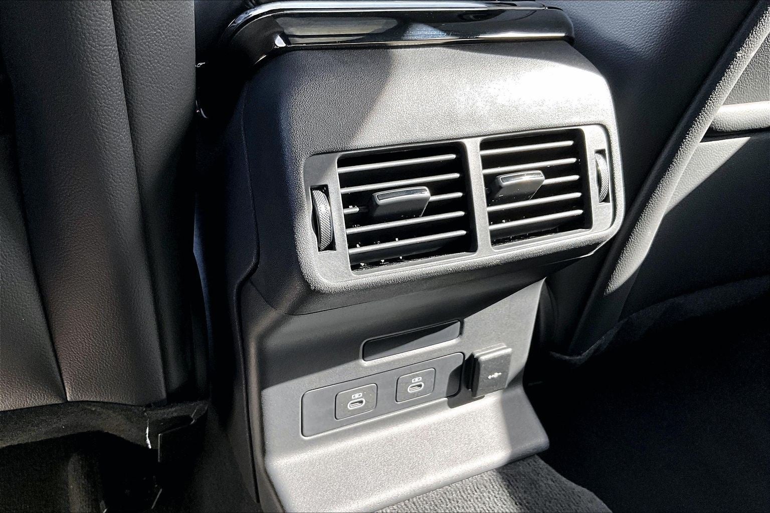 2026 Land Rover Range Rover Velar Dynamic SE